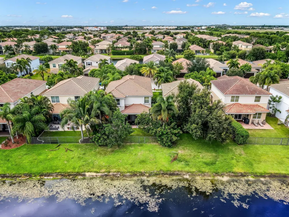 8292 Calabria Lakes Drive Boynton Beach, FL 33473