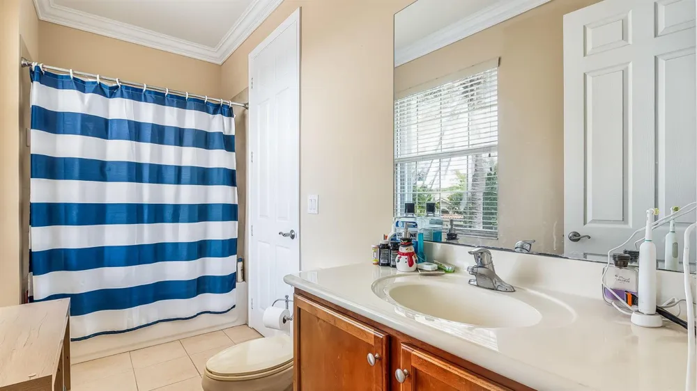8292 Calabria Lakes Drive Boynton Beach, FL 33473