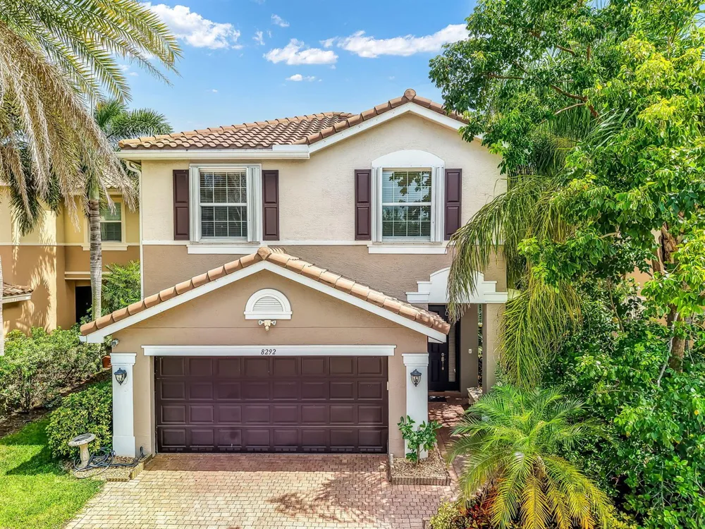 8292 Calabria Lakes Drive Boynton Beach, FL 33473