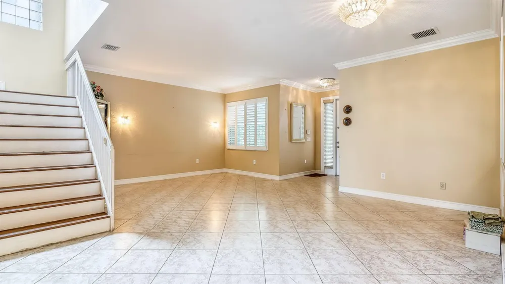 8292 Calabria Lakes Drive Boynton Beach, FL 33473