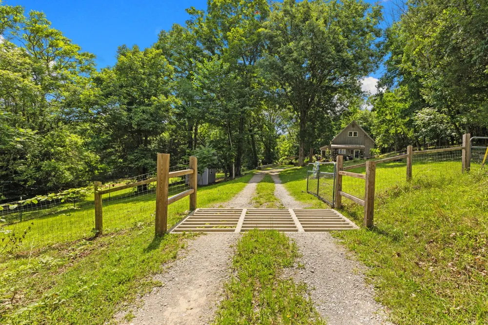 8021 Palmore Hollow Ln Nolensville, TN 37135