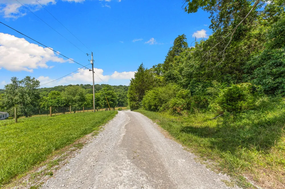8021 Palmore Hollow Ln Nolensville, TN 37135