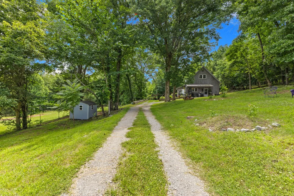 8021 Palmore Hollow Ln Nolensville, TN 37135