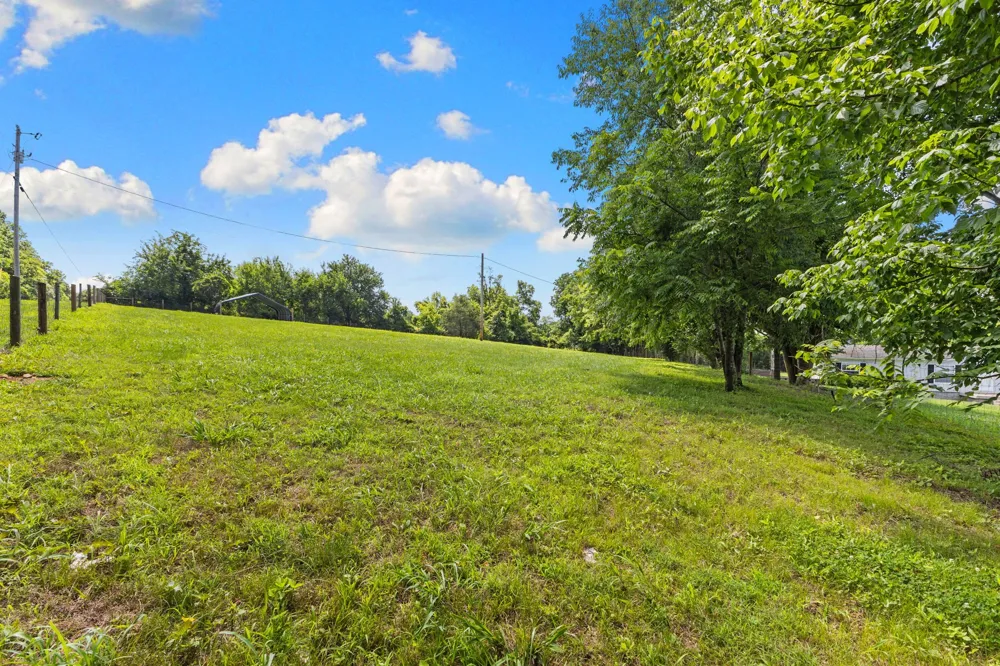 8021 Palmore Hollow Ln Nolensville, TN 37135