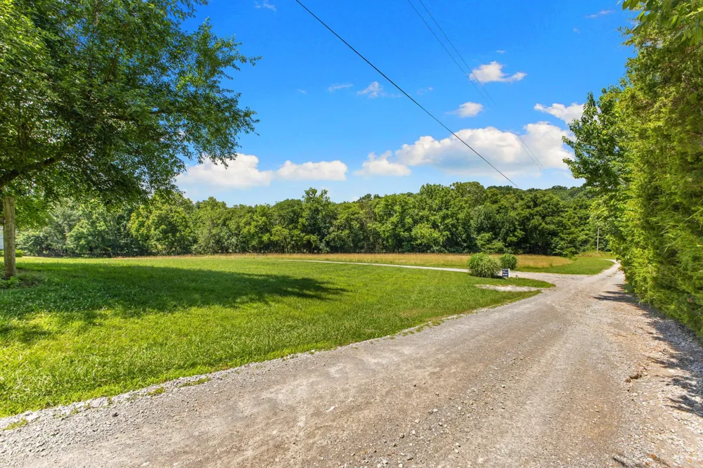 8021 Palmore Hollow Ln Nolensville, TN 37135