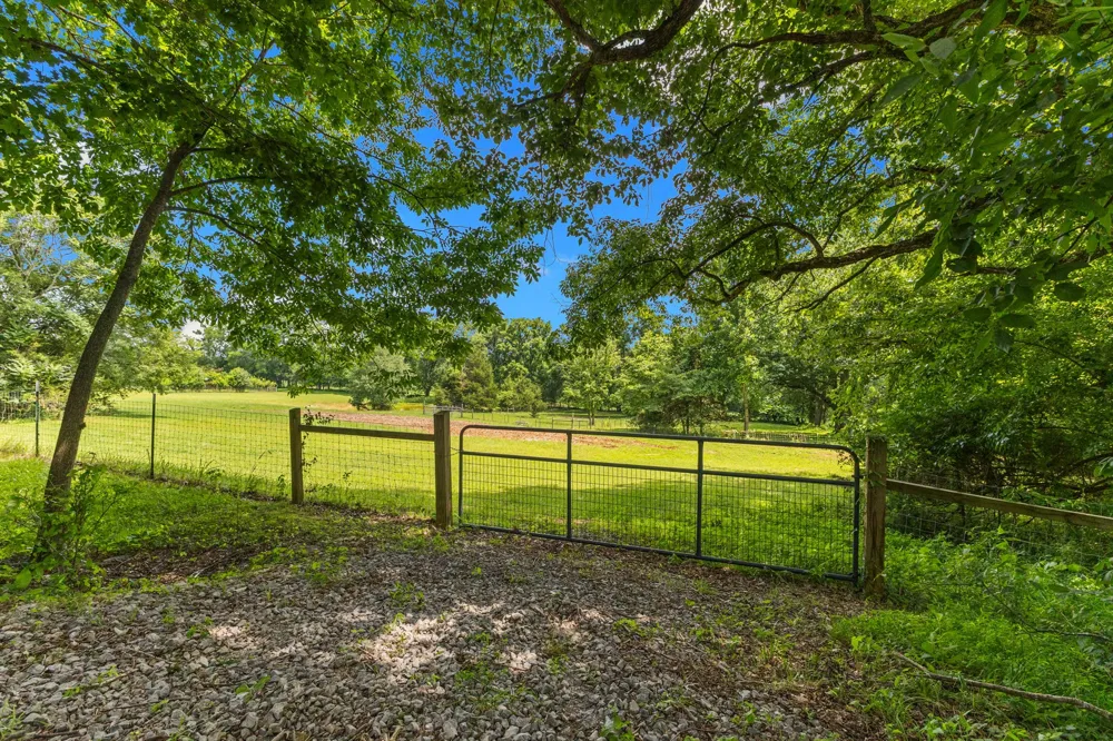 8021 Palmore Hollow Ln Nolensville, TN 37135