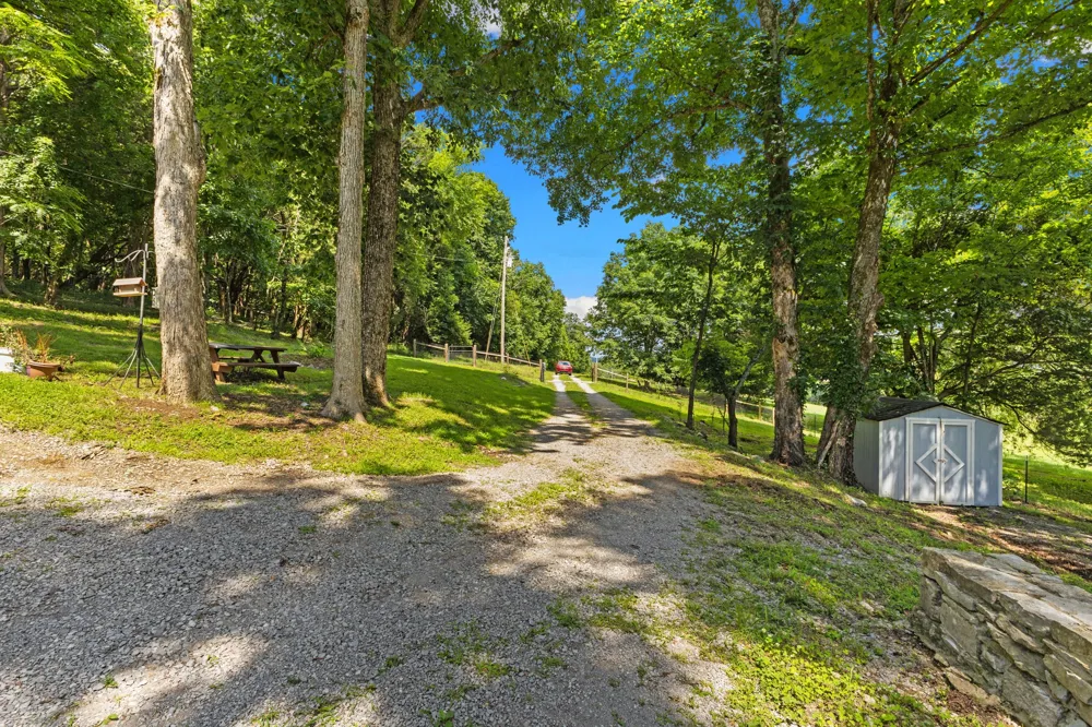 8021 Palmore Hollow Ln Nolensville, TN 37135