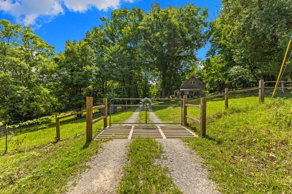 8021 Palmore Hollow Ln Nolensville, TN 37135