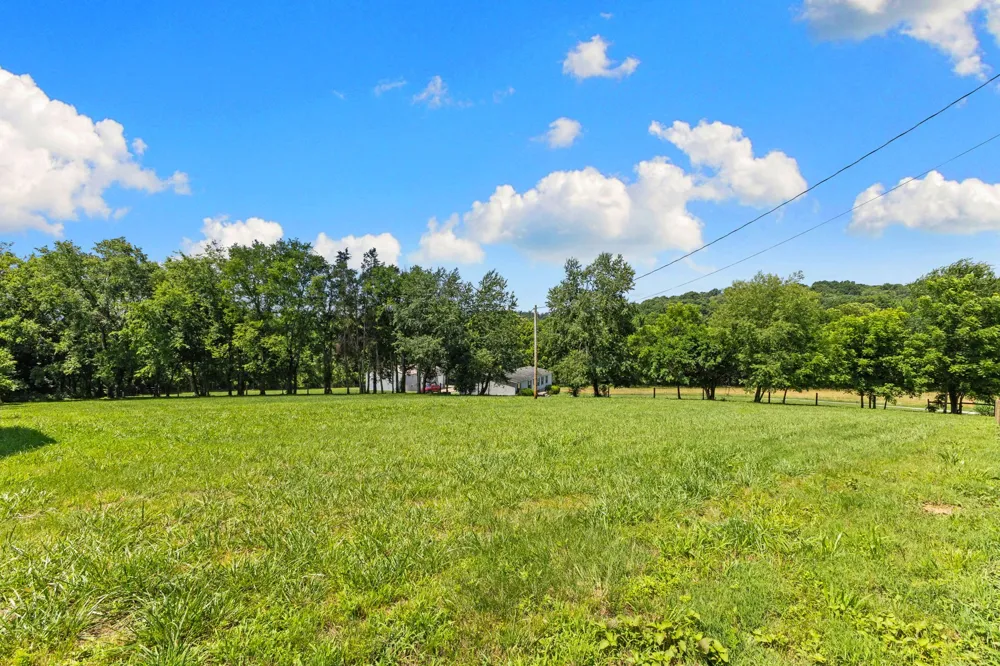 8021 Palmore Hollow Ln Nolensville, TN 37135