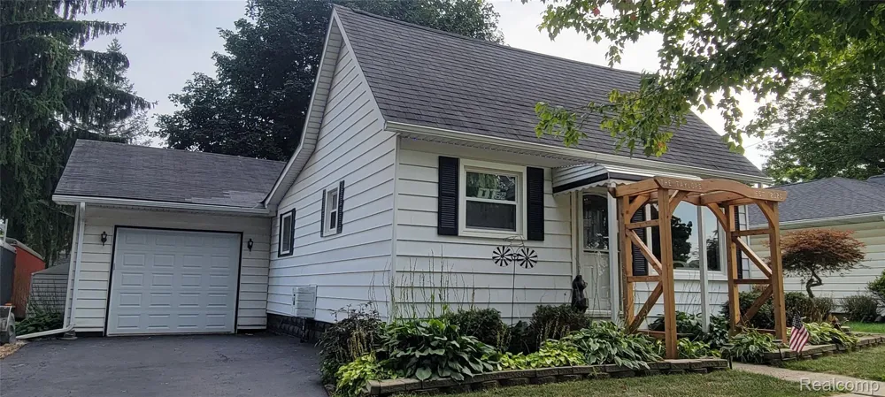 5562 Liberty Street Dryden Village, MI 48428