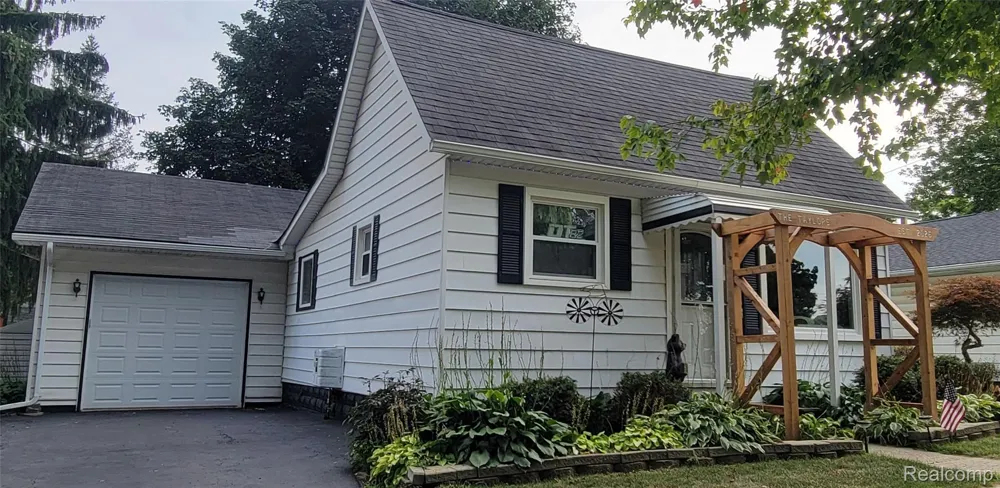 5562 Liberty Street Dryden Village, MI 48428