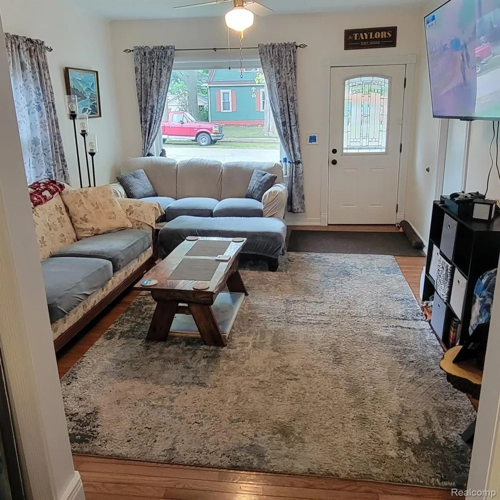 5562 Liberty Street Dryden Village, MI 48428