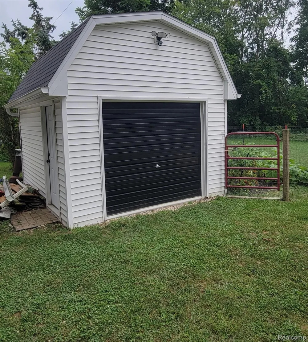 5562 Liberty Street Dryden Village, MI 48428