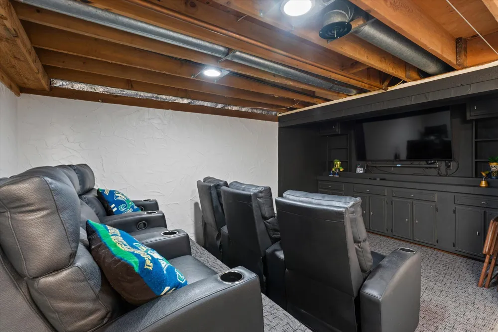 69601 Christiann Creek Drive Ontwa Township, MI 49112