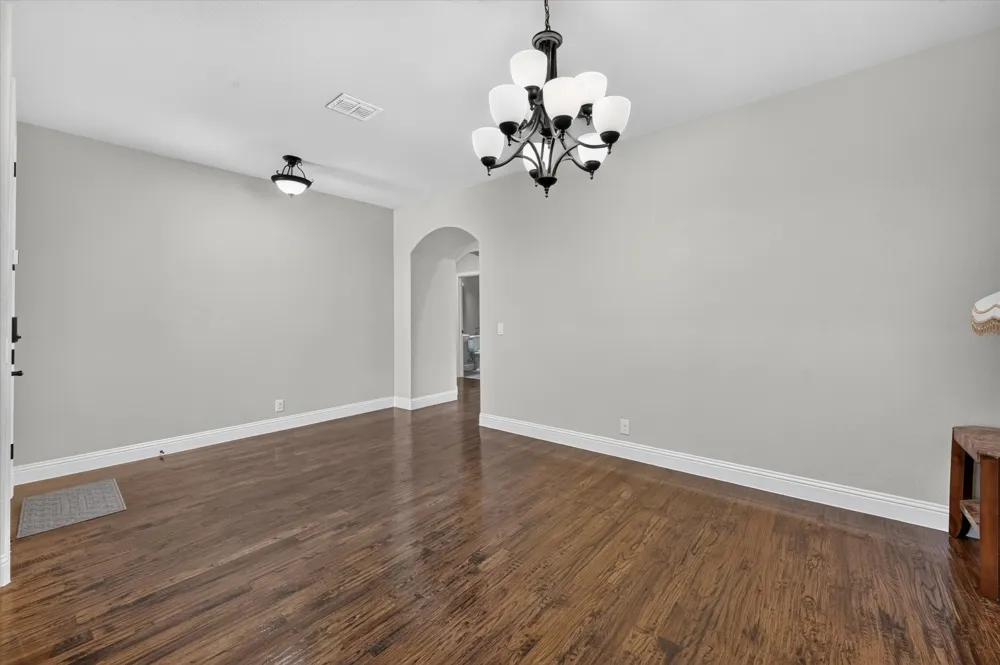 316 Jernigan Drive Euless, TX 76040