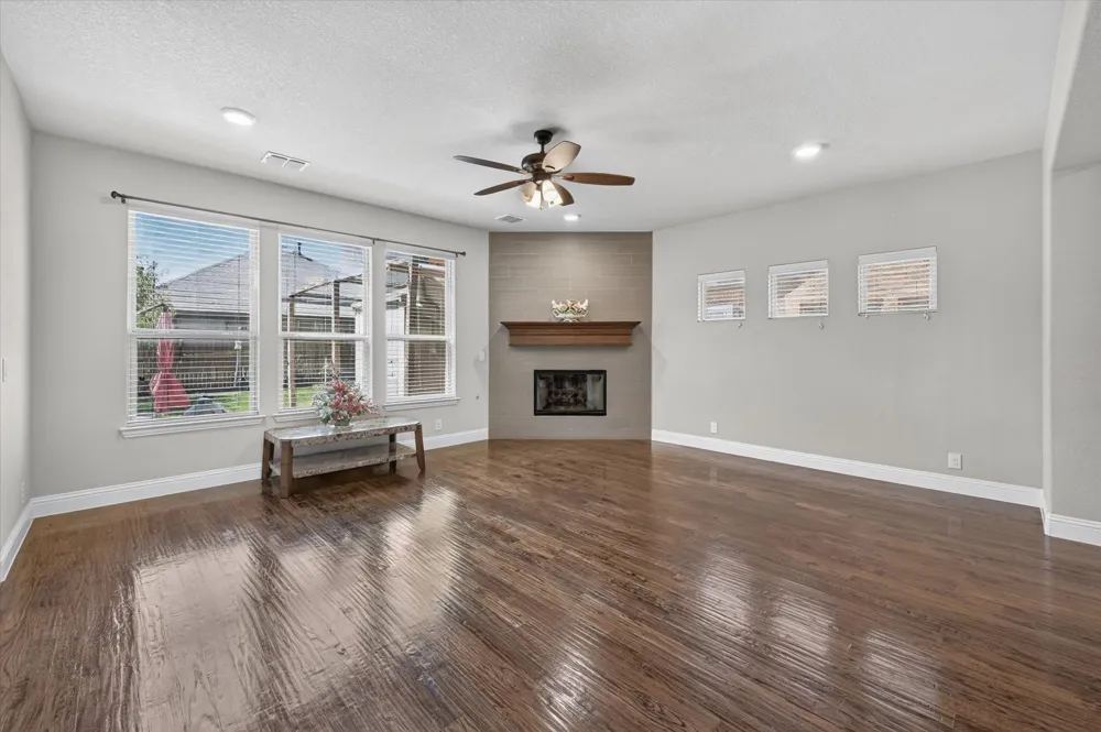 316 Jernigan Drive Euless, TX 76040