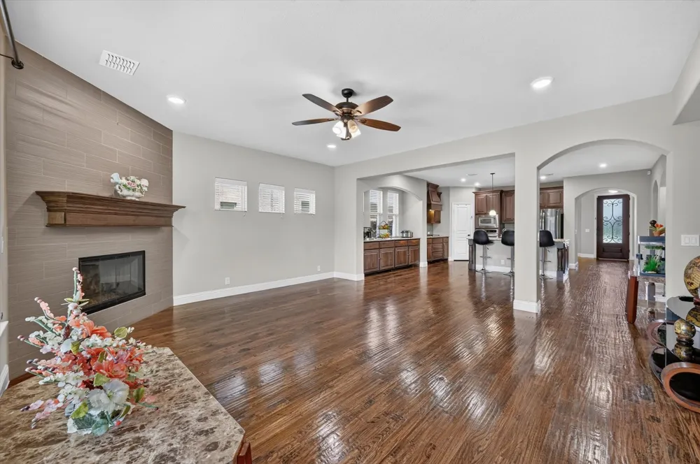 316 Jernigan Drive Euless, TX 76040