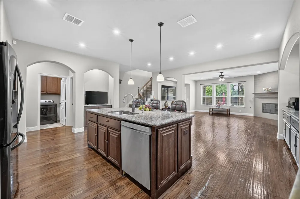 316 Jernigan Drive Euless, TX 76040