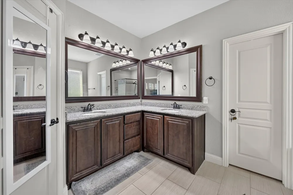 316 Jernigan Drive Euless, TX 76040
