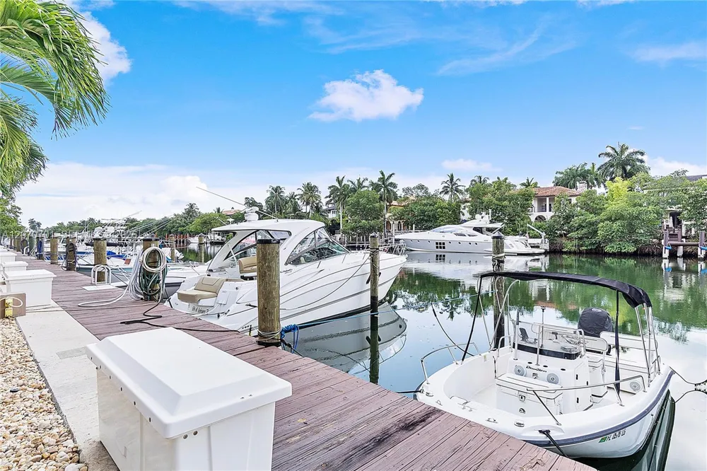 90 Edgewater Dr #917 Coral Gables, FL 33133