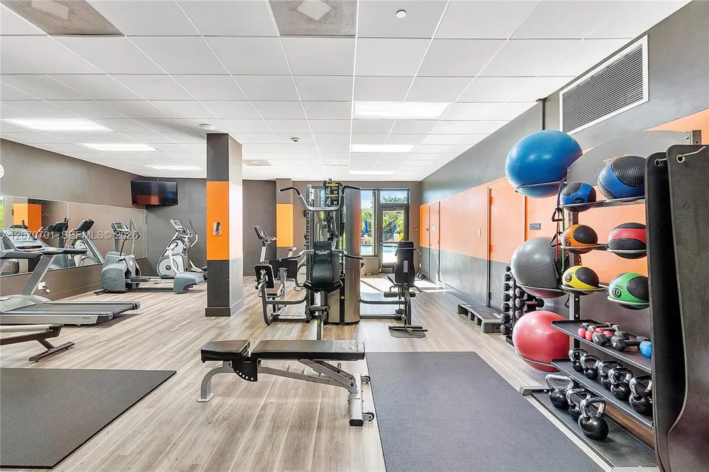 90 Edgewater Dr #917 Coral Gables, FL 33133