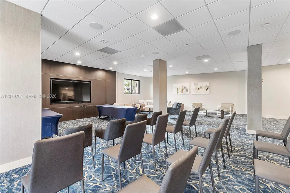 90 Edgewater Dr #917 Coral Gables, FL 33133