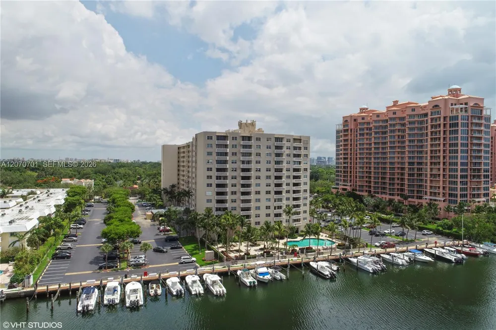 90 Edgewater Dr #917 Coral Gables, FL 33133