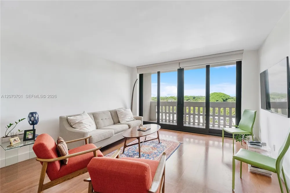 90 Edgewater Dr #917 Coral Gables, FL 33133