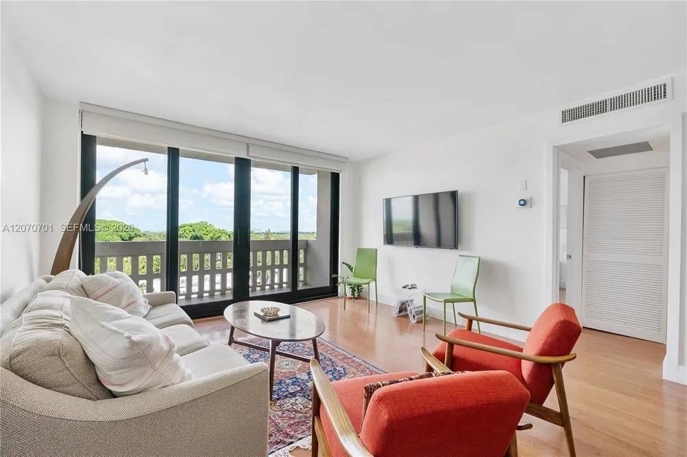 90 Edgewater Dr #917 Coral Gables, FL 33133
