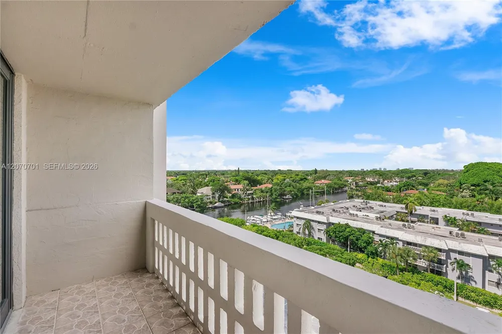 90 Edgewater Dr #917 Coral Gables, FL 33133