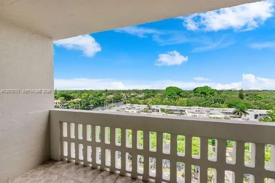 90 Edgewater Dr #917 Coral Gables, FL 33133