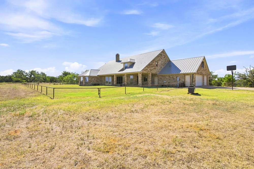 4350 Village Bend Road Mineral Wells, TX 76067