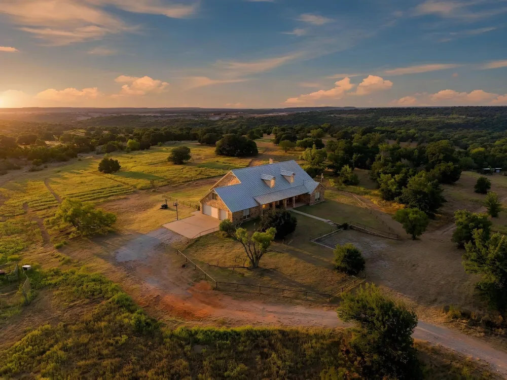 4350 Village Bend Road Mineral Wells, TX 76067
