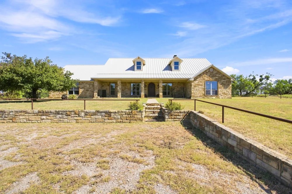4350 Village Bend Road Mineral Wells, TX 76067
