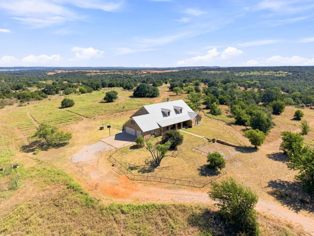 4350 Village Bend Road Mineral Wells, TX 76067