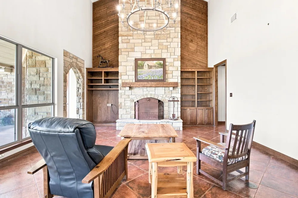 4350 Village Bend Road Mineral Wells, TX 76067