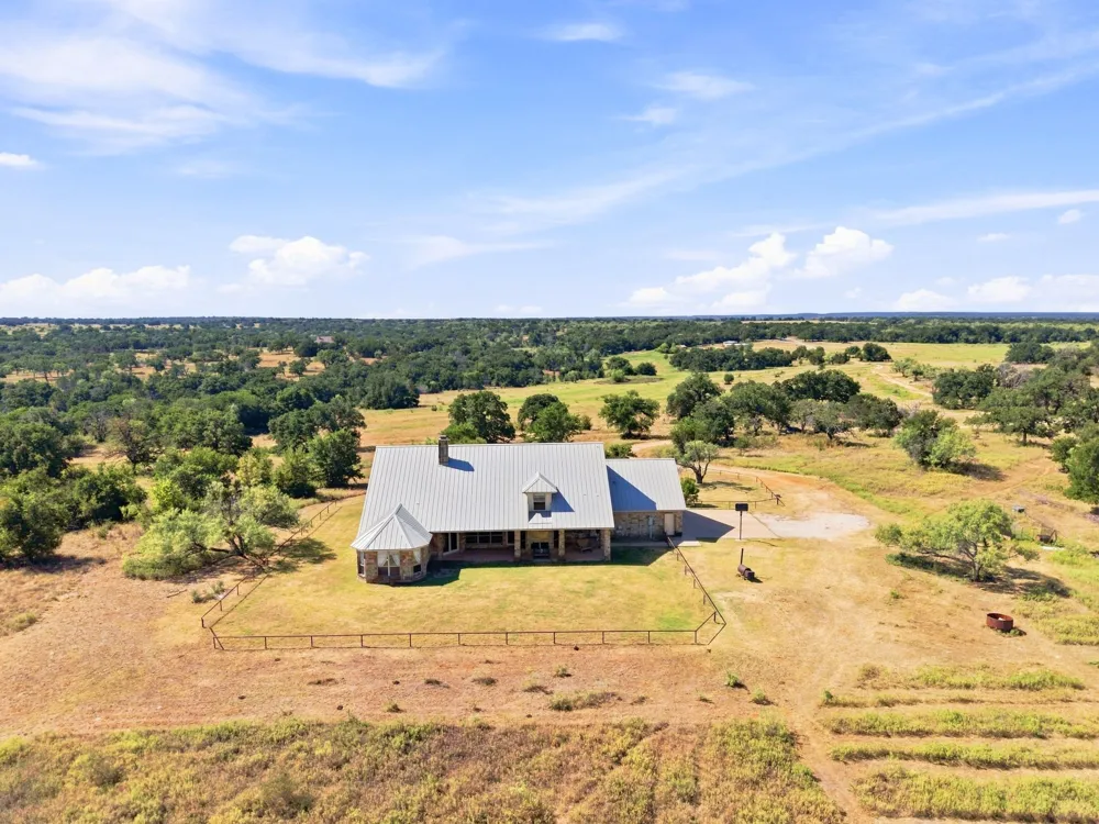 4350 Village Bend Road Mineral Wells, TX 76067