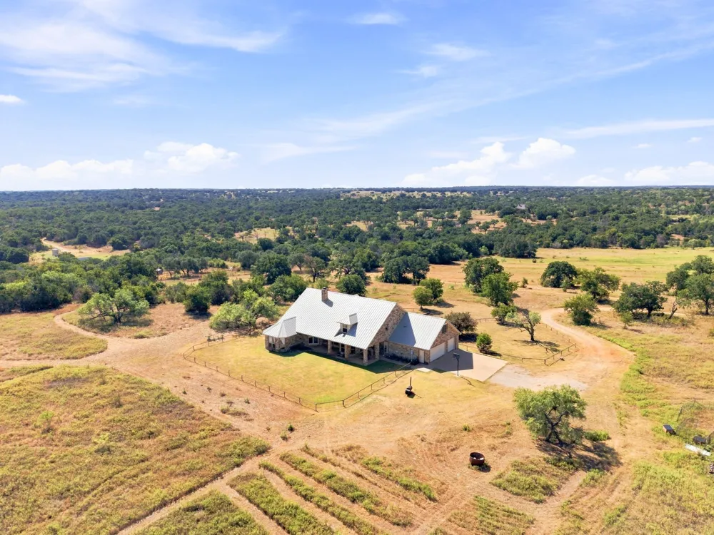 4350 Village Bend Road Mineral Wells, TX 76067