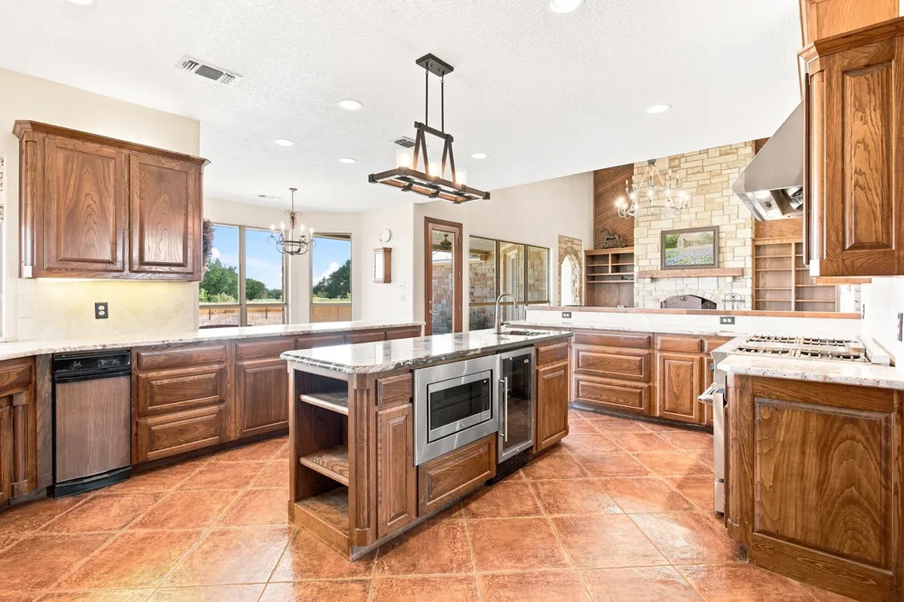 4350 Village Bend Road Mineral Wells, TX 76067
