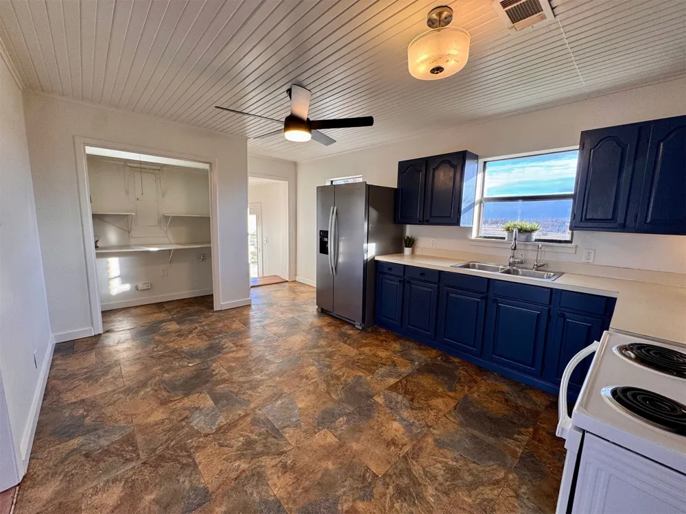 207 County Road 3214 Bridgeport, TX 76426