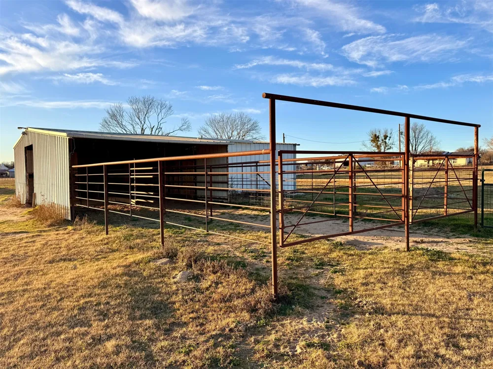 207 County Road 3214 Bridgeport, TX 76426