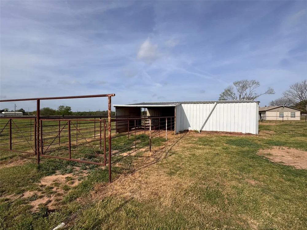 207 County Road 3214 Bridgeport, TX 76426
