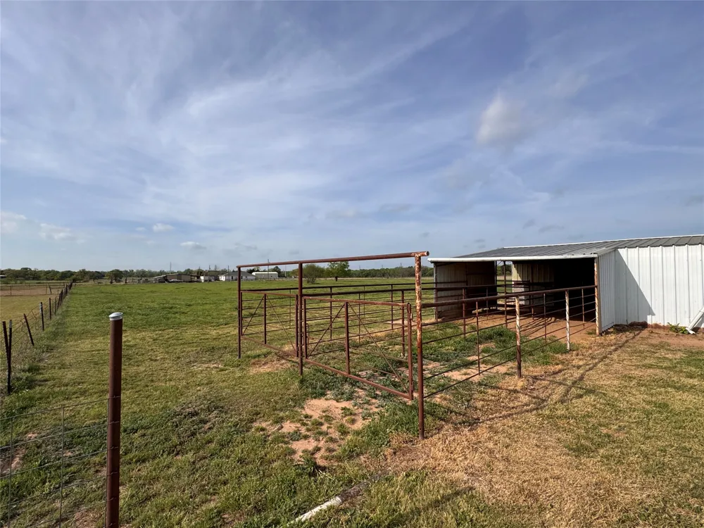 207 County Road 3214 Bridgeport, TX 76426