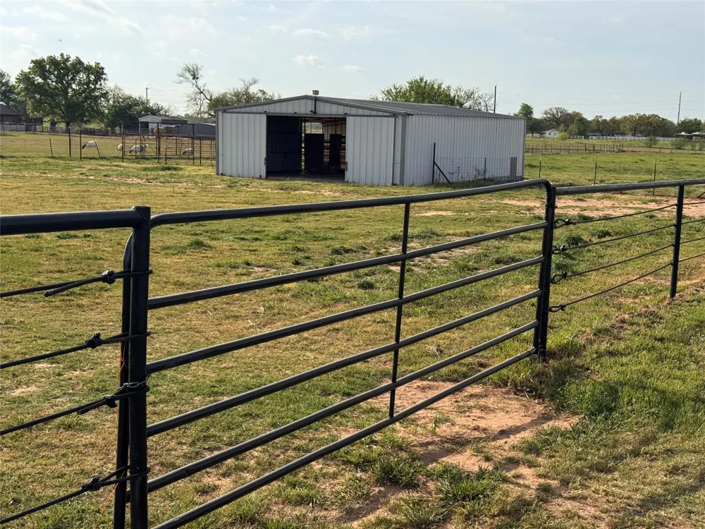 207 County Road 3214 Bridgeport, TX 76426