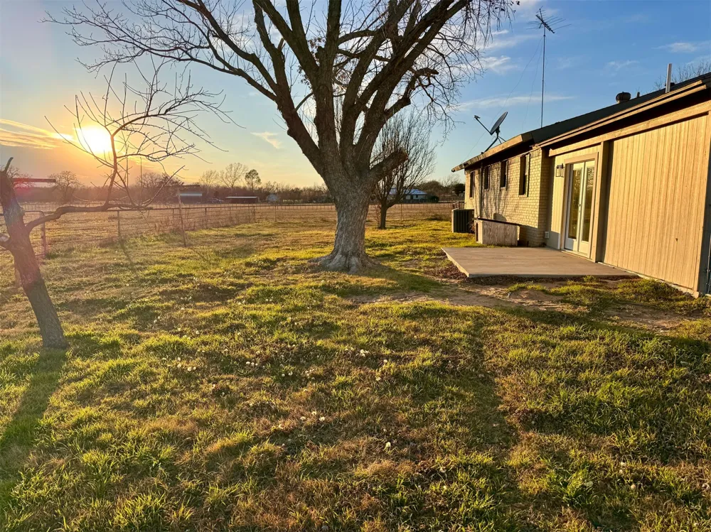 207 County Road 3214 Bridgeport, TX 76426