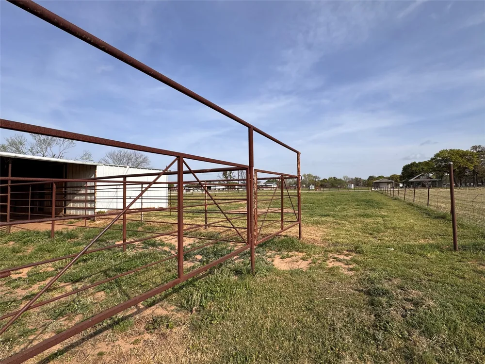 207 County Road 3214 Bridgeport, TX 76426