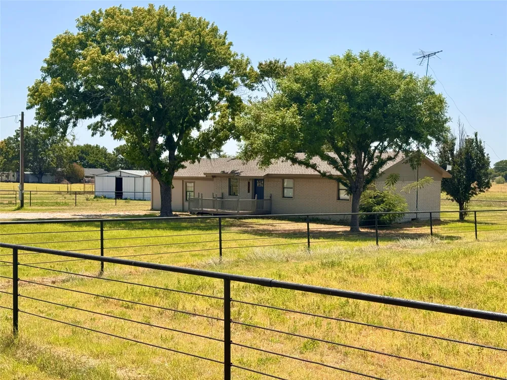 207 County Road 3214 Bridgeport, TX 76426