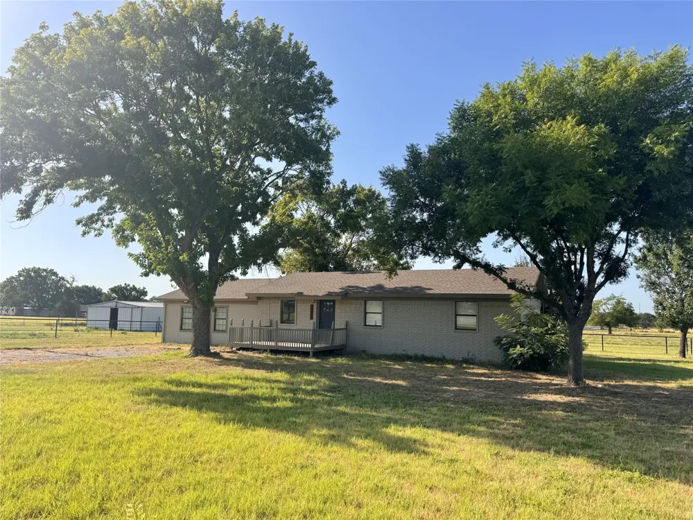 207 County Road 3214 Bridgeport, TX 76426