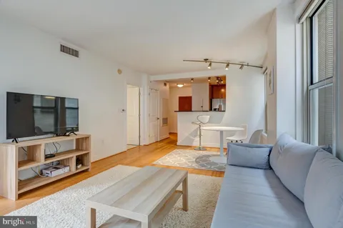 915 E STREET NW #1001