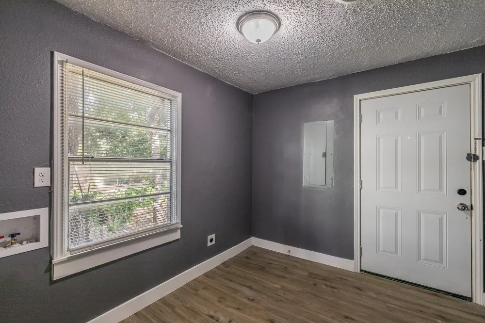 1106 Oak Street Grand Prairie, TX 75050